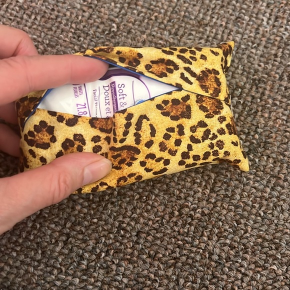 Leopard Print and Floral Pattern Wallet/Tissue Set - Picture 2 of 5